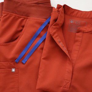 Figs AUBURN scrub SET Small Rafaela Top and Medium Kade Cargo Pant